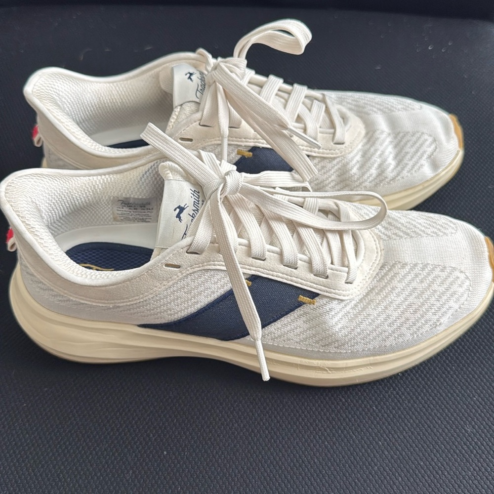 Tracksmith Eliot Runner Women’s Size 8